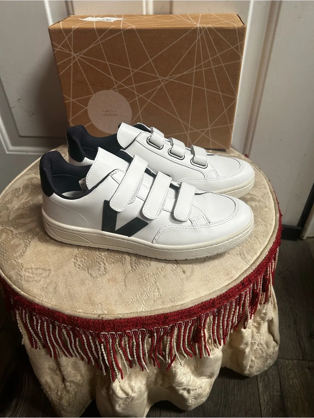 Veja women’s V-Lock White Sneakers with Black Accent - Velcro Closure Sz 9